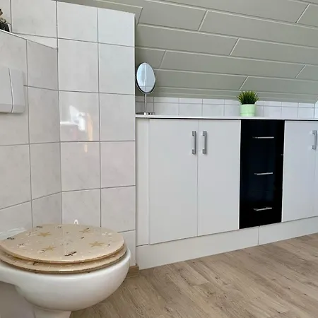 Harms, Διαμέρισμα *